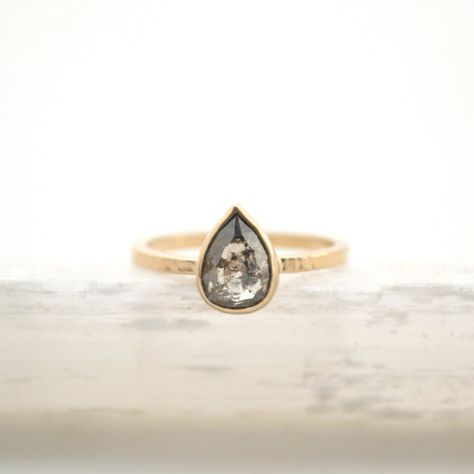 pear rose cut salt and pepper diamond : 14k