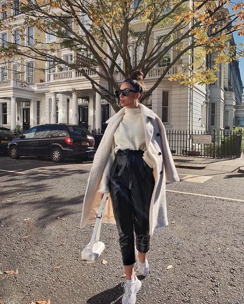 IVONA ZUPET 💫 (@yvzux) • Instagram photos and videos Patent Leather Pants, Street Style Winter, Street Style Chic, Fall Looks, Sweater Weather, Everyday Look, Outerwear Jackets, Insta Fashion, Casual Chic