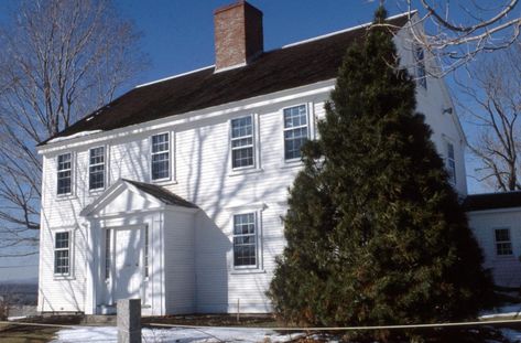 Early American Colonial - Antique Homes Small Colonial House, American Colonial House, Small Colonial, Antique Homes, Organic Building, Fireplace Facing, Colonial House Exteriors, Agricultural Buildings, Colonial Design