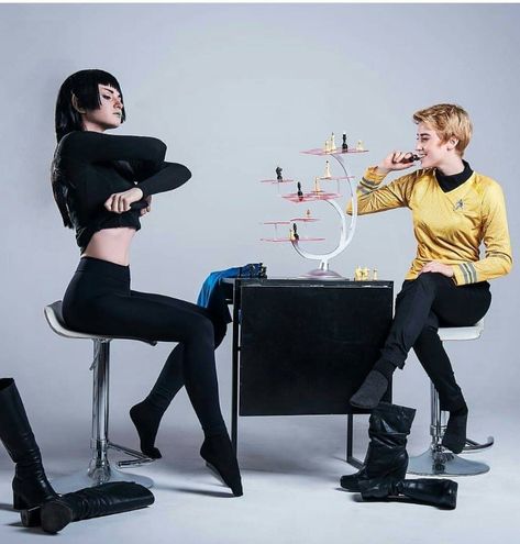 Strip 3D chess 3d Chess, Star Trek Art, Star Trek Cosplay, Nerd Humor, Star Trek Ships, Star Trek Universe, Star Trek Tos, Chris Pine, Spock