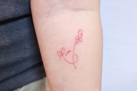 Rose Blackpink Tattoo, Blackpink Inspired Tattoo, Blackpink Tattoo Ideas, Blackpink Tattoo, Room Tattoo, Blackpink Lightstick, Ma Tattoo, Kpop Tattoos, Pink Tattoo