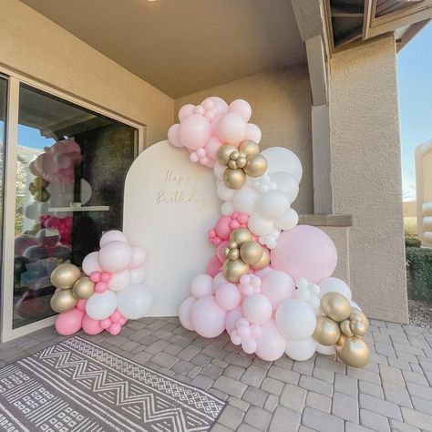 Pink White And Gold Balloon Arch, Pink And Gold Balloon Arch, Gold Wedding Reception Tables, Baby Shower Girl Diy, Sweet Sixteen Birthday Party Ideas, 21st Bday Ideas, Princess Theme Birthday, Dinner Party Decorations, Grad Party Decorations