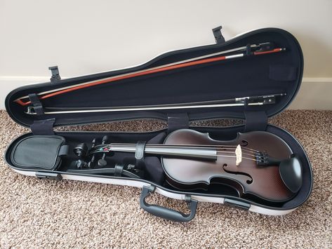 Violin Cases Aesthetic, Beautiful Violin, Beautiful Horses Wild, Black Violin, American Mcgee’s Alice, Acoustic Guitar Photography, Violin Art, Violin Design, Instruments Art