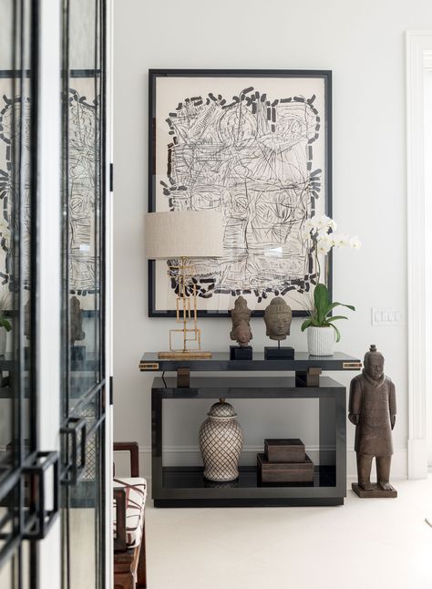 Reinventing Palm Beach Style by Les Ensembliers (9) Chinese Interior Design, Chinese Style Interior, Art On The Wall, Asian Interior Design, Black And White Living Room, Chinese Interior, Palm Beach Style, Asian Interior, Hall Decor