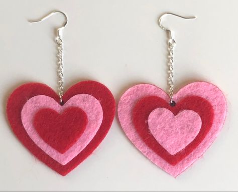 Valentines Day Jewelry Diy, Handcraft Ideas To Sell, Valentine’s Day Earrings, Diy Heart Earrings, Heart Earrings Diy, Bohemian Wedding Earrings, Felt Earrings, Valentine Earrings, Felted Earrings