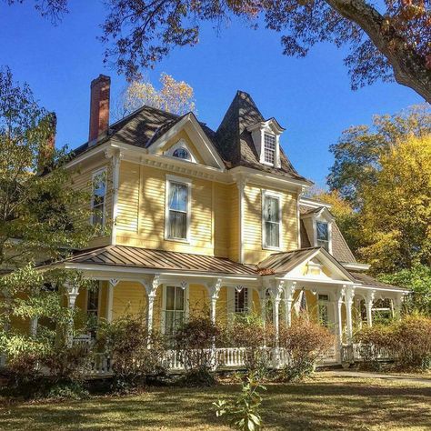 sunny yellow Big Yellow House, Uk House Aesthetic, Victorian Suburban House, Cute Yellow House, Queen Ann Victorian Homes, Yellow Mansion, Home With Porch, Yellow Victorian House, Victorian Farmhouse Exterior