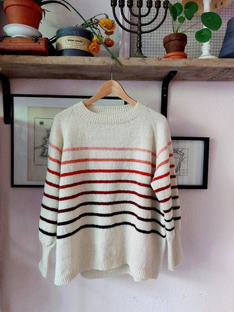 A striped sweater / Designs | Authentic knits Raglan Knit, Sweater Designs, Raglan Sweater, How To Start Knitting, Knitted Top, Top Down, Sweater Design, Sweater Pattern, Striped Sweater