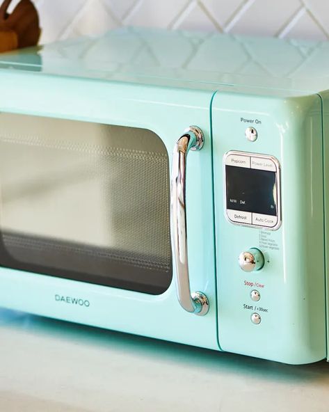 Microwave Makeover Diy, Cute Microwave Aesthetic, Microwave Makeover, Paint Kitchen Appliances, Paint Microwave, Appliance Makeover, Kitchen Vibes, Oven Diy, Painted Vinyl