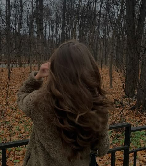 Dark Autumn, Fall Inspo, Brunette Girl, Best Seasons, We Fall In Love, Autumn Cozy, Autumn Aesthetic, Girl Falling, Cozy Fall