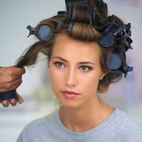 How to use hot rollers: A step-by-step guide | All Things Hair - From hair experts at Unilever Best Hair Rollers, Hair Rollers Tutorial, Using Hot Rollers, Roller Curls, Hair Curlers Rollers, Hot Rollers Hair, Roll Hairstyle, Hot Rollers, Thicker Hair