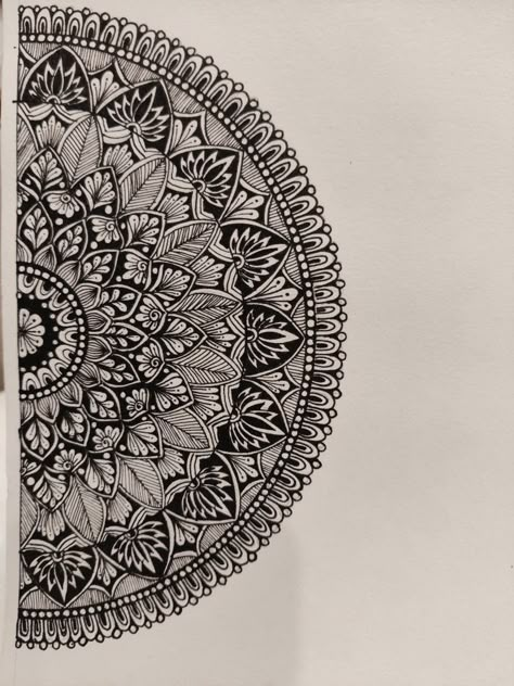 Handmade Circle Mandala Drawing, Semi Circle Mandala, Half Mandala Art, Circle Mandala Design, Sacred Geometry Art Mandalas, Drawing In Circle, Mandala Sketch, Circle Mandala, Mandala Doodle