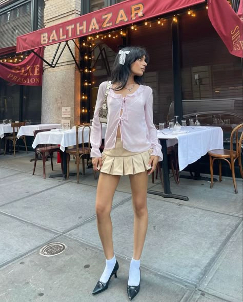 manhatten, new york, nyc, fashion, lana del rey, feminine, pink Mary Jane Shoes Outfit, Embellished Blouse, Swaggy Outfits, Fashion Killa, Skirt Outfits, Pretty Outfits, Fashion Inspo Outfits, Spring Outfits, Cool Outfits