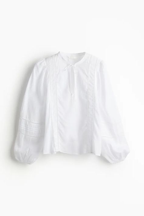 Ramie-blend blouse - White - Ladies | H&M IN 4 Loose Fit Blouse, Long Balloons, Street Look, Band Collar, Balloon Sleeves, Western Style, White Long Sleeve, V Shape, Lace Detail