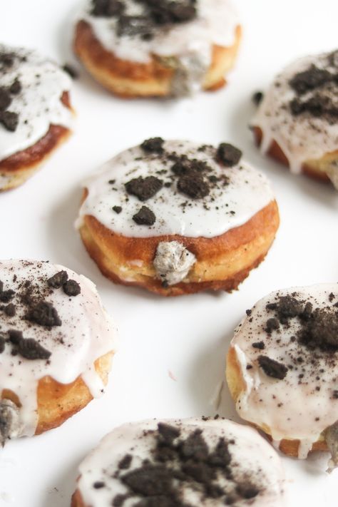 Roti Kukus, Oreo Cake Recipe, Glaze Donut, Oreo Donuts, Cream Filled Donuts, Donut Filling, Oreo Filling, Donut Flavors, Donut Toppings