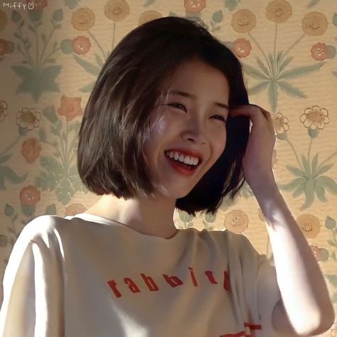 Iu Short Hair, Profile Love, Iu Hair, Korean Short Hair, Kpop Hair, Hair Color Streaks, Shot Hair Styles, Haircuts Straight Hair, Penteado Cabelo Curto