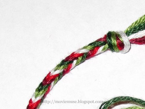 Finger Braiding Bracelet, Box Braid Bracelet, Box Braid Tutorial, Finger Braiding, Box Braids Tutorial, Embroidery Floss Bracelets, Girls Camp Crafts, Floss Bracelets, Friendship Bracelets Ideas