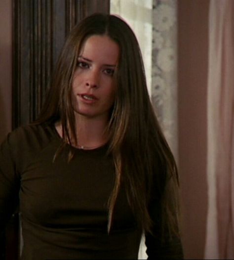 Piper Halliwell Outfits, Piper Halliwell Hair, Piper Charmed, Piper Halliwell, Charmed Tv Show, Holly Marie Combs, Charmed Tv, Charmed Sisters, Holly Marie