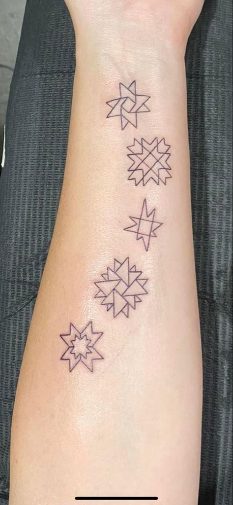 Tattoo Quilt Pattern, Quilt Tattoos For Women, Quilting Tattoo Ideas, Quilt Block Tattoo, Quilter Tattoo, Quilt Square Tattoo, Quilting Tattoos, Quilt Tattoo Ideas, Quilt Tattoos