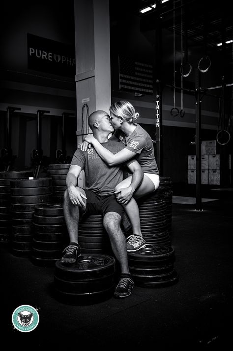 Crossfit Engagement Pictures, Crossfit Couples Photography, Gym Engagement Photos, Gym Engagement Pictures, Fitness Engagement Photos, Crossfit Photoshoot, Crossfit Wedding, Crossfit Couple, Fitness Shoot Ideas