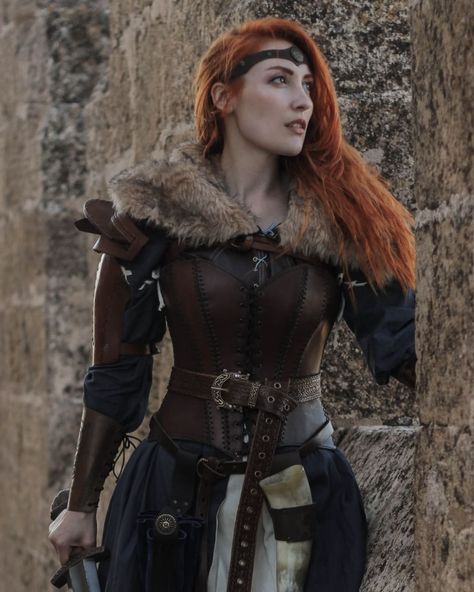 Ren Faire Costume Women Viking, Viking Woman Cosplay, Larp Barbarian, Viking Outfit Woman Warriors, Viking Outfit Woman, Viking Woman Costume, Barbarian Druid, Barbarian Costume, Barbarian Woman