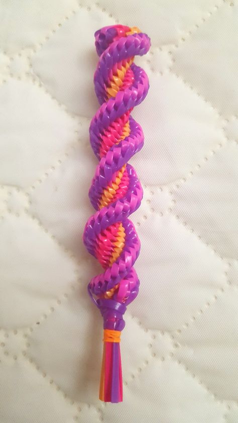 #Purple #Pink #Coral #Orange #Magenta #Craftlace #Rexlace #Boondoggle #Keychain Boondoggle Instructions, Lace Keychains, Gimp Patterns, Boondoggle Keychain, Easy Presents, Keychain Diy Easy, Plastic Lace Crafts, Lanyard Ideas, Lanyard Crafts