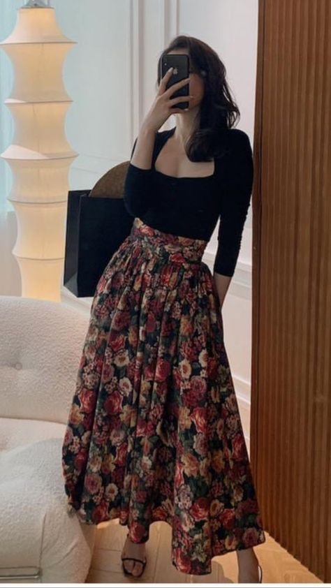 Fitted Skirt Outfits Classy, Skirt Tulle, Desi Fashion Casual, Everyday Fashion Outfits, Casual Day Outfits, Quick Outfits, Classy Fashion, Classy Work Outfits, Easy Trendy Outfits