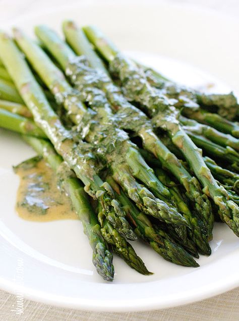 Asparagus with Dijon Vinaigrette | Skinnytaste Asparagus Side, Asparagus Side Dish, Saute Asparagus, Dijon Vinaigrette, Skinny Taste Recipes, Asparagus Recipe, Veggie Sides, Veggie Dishes, Side Dishes Easy