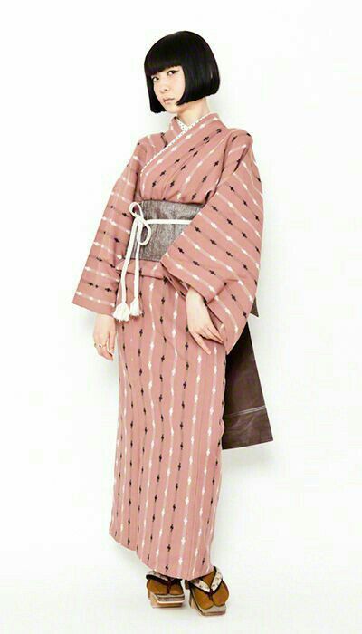 Japanese Kimono Fashion Modern, Seoul Nightlife, Travel Bucket Lists, Japanese Kimono Fashion, Japanese Style Clothing, Japan Okinawa, Kyoto Japan Travel, Japanese Traditional Clothing, Modern Kimono