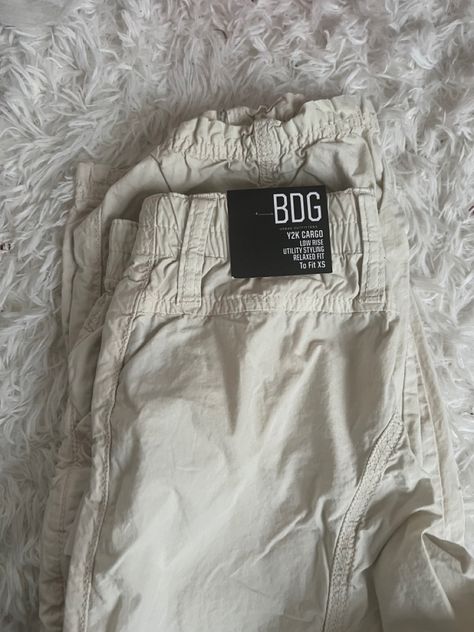 #aesthetic #outfits #pants #fashion #2023 Bdg Cargo Pants Outfit, Aesthetic Outfits Pants, Bdg Cargo Pants, Y2k Cargo Pants, Cargo Pants Outfit, Aesthetic Outfits, Pants Outfit, Cargo Pants, Relaxed Fit