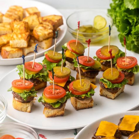 Mini Cheeseburger Skewers - Furlani Foods Cheeseburger Skewers, Easy Dinner Ground Beef, Lime Dessert, Homemade Burger Recipe, Mini Cheeseburger, Burger Bites, Chicken Breast Slow Cooker, Fry Fish, Garlic Pork