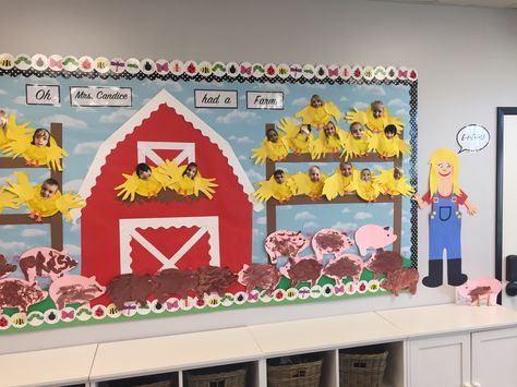 Farmer Bulletin Board Ideas, Farm Theme For Classroom, Daycare Farm Theme Bulletin Boards, Farm Animal Board Preschool, Farm School Door Decorations, Farm Boards For Preschool, Preschool Farm Bulletin Board Ideas, Down On The Farm Bulletin Board, Farming Bulletin Board Ideas