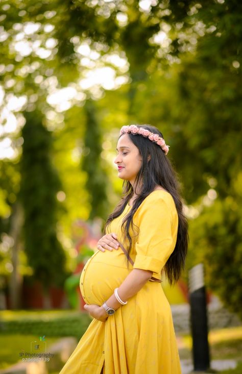 Dibrugarh Assam, spphotographydibrugarh best maternity photo shoots Metarneti Shoot, Maternity Single Poses, Meternati Photo Shoot Indian, Maternity Shoot Indian, Pre Maternity Photo Shoot, Pregnet Pictures, Maternity Photography Poses Indian, Baby Shower Photo Poses, Metarnity Photoshoot