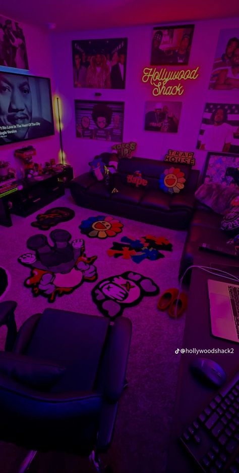 Game Room Ideas Apartment, Hypebeast Apartment Living Room, Chill Game Room Ideas, Bedroom Ideas Kaws, Klaws Room Decor, Kaws Bedroom Ideas, Room Ideas Kaws, Bedroom Ideas Tomboy, Kaws Inspired Room