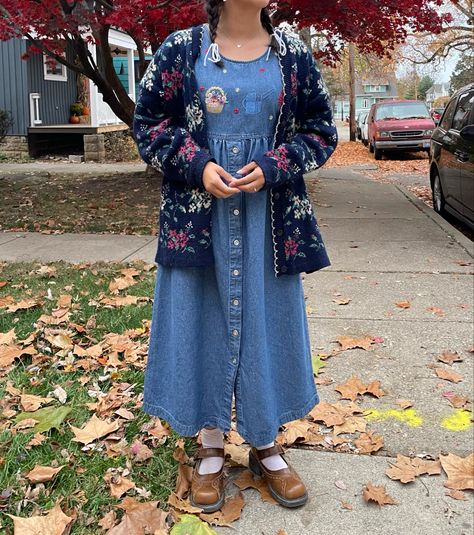 Granny Clothes Aesthetic, Vintage Grandma Outfits, Granny Outfits Aesthetic, Funky Grandma Style, 90s Cottagecore Fashion, Grandma Chic Outfit, Granny Outfit Style, 80s Grandma Fashion, Grandmacore Outfit Aesthetic