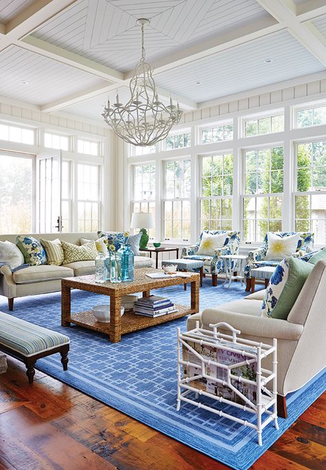 See Stunning Spaces By Sarah Richardson Design - House & Home Neutral Living Room Colors, Beach Home Interiors, Sarah Richardson Design, Sarah Richardson, Tropical Home Decor, Beach Cottage Decor, Beach House Interior, Neutral Living Room, Beach Cottage Style