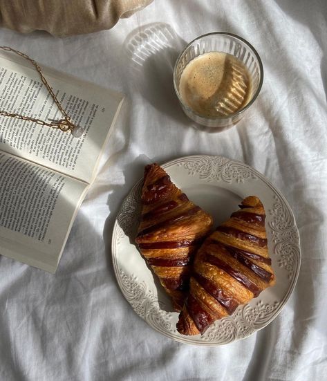 @lise_frt shared a photo on Instagram: “Croissants à la praline 🥐🌰 . . . #croissant #aesthetic #aesthetics #aestheticfood #croissants #parisaesthetic #parisianaesthetic…” • Jun 8, 2021 at 2:59pm UTC Chocolate Crossaints, Croissant Aesthetic, Foodie Aesthetic, Morning Morning, Income Statement, Food Drink Photography, Breakfast At Tiffanys, Aesthetic Blue, Aesthetic Pinterest