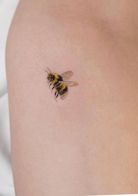 Bee Tattoo Ideas Realistic, Bumble Bee Tattoo Realistic, Realistic Bumblebee Tattoo, Bumble Bee Tattoo Color, Realistic Insect Tattoo, Red Bee Tattoo, Small Bumblebee Tattoo, Micro Bee Tattoo, Bees Tattoo Ideas