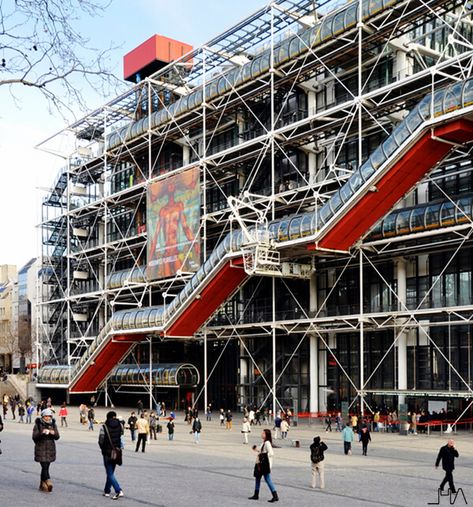 CENTRE POMPIDOU. Controversy in the heart of Paris | Architectural Visits Structural Expressionism, Expressionism Architecture, Industrial Artwork, Architecture Photography Buildings, Richard Rogers, Paris Place, Renzo Piano, Centre Pompidou, Alexander Calder