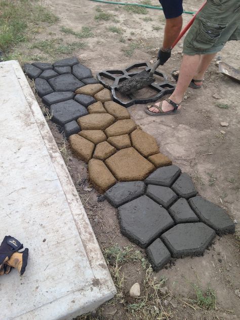 Concrete cobble stones. I dyed them with cement dye. Diy Concrete Walkway, Concrete Walkway Ideas, Backyard Concrete Patio Ideas, Backyard Concrete Patio, Path Floor Mould, Compound Wall Gate Design, Backyard Concrete, Concrete Patio Ideas, Wet Concrete