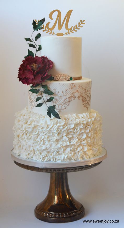 Rose Gold Pink And Burgundy Party, Maroon Gold Wedding Cake, Emerald Green And Burgundy Wedding Cake, Wine And Gold Wedding Cake, Burgundy And Champagne Wedding Cake, Emerald Green And Burgundy Wedding, Xv Cakes, Emerald Cake, Emerald Wedding Cake