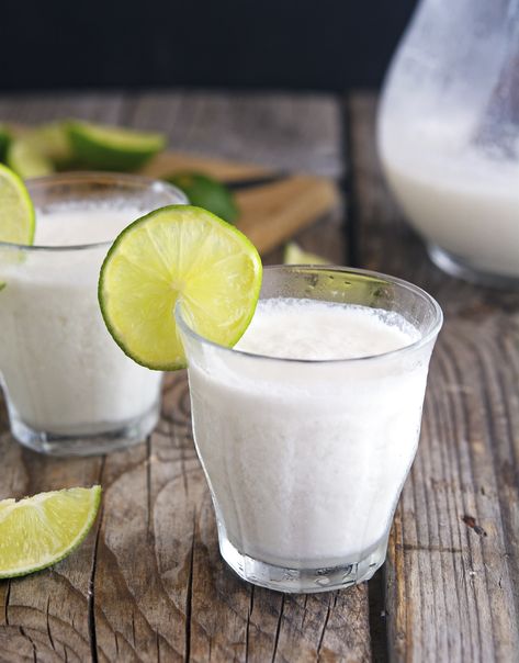 Limonada de Coco (Frozen Coconut Limeade) - crushed ice, full-fat canned coconut milk (I might try with lite), fresh lime juice, granulated sweetener of choice Coconut Limeade, Hot Weather Drinks, Nice Recipes, Coconut Sugar, Clean Eating Snacks, Yummy Drinks, Coconut Milk, Healthy Drinks, Cocktail Recipes