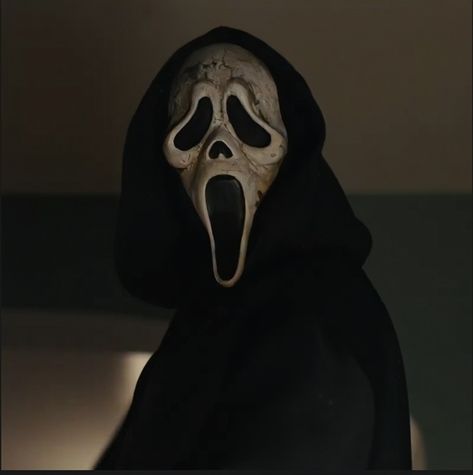 Scream 6 Ghostface, Ghostface Icons, Scream Movies, Halloween Aesthetics, Scream Vi, Scream Ghostface, Scream Franchise, Neve Campbell, Scream Halloween