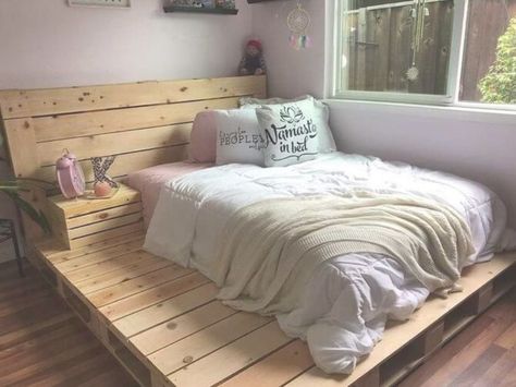 100 DIY Pallet Bed Frame Designs - Easy Pallet Ideas Bed Frame From Pallets, Pallet Bed Frame Diy, Wooden Pallet Beds, Wood Pallet Beds, Pallet Bed Frames, Pallet Bed Frame, Diy Wood Pallet Projects, Diy Pallet Bed, Pallet Beds