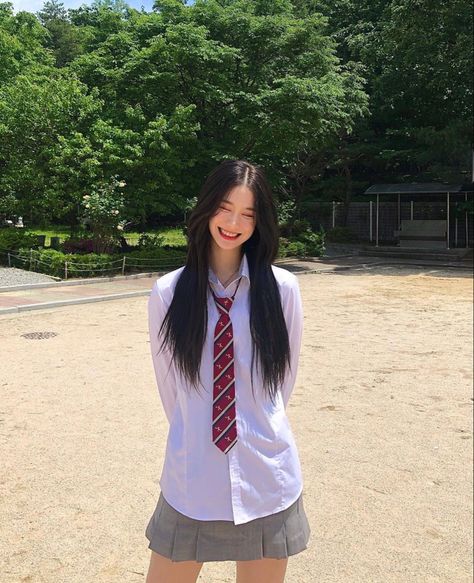 Korean Uniform School, Korean School Outfits, Casual Oufits, High School Uniform, Grey Pleated Skirt, High Clothes, Korean Student, School Uniform Fashion, School Uniform Outfits