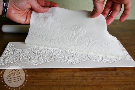 Fondant Lace, Lace Tutorial, Fondant Tips, Fondant Techniques, Sugar Lace, Edible Lace, Baking Tutorial, Fondant Tutorial, Cake Walk