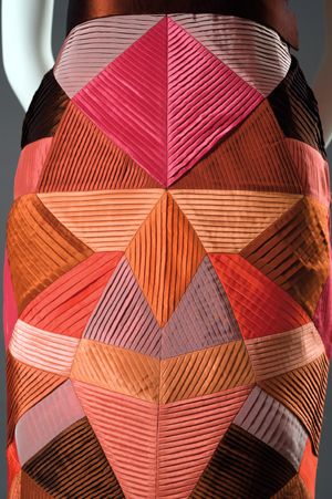 Roberto Capucci. Patchwork High Fashion, Mode Origami, Fashion Details Inspiration, Roberto Capucci, Got Costumes, Fashion Texture, Detail Couture, Origami Fashion, Intarsia Woodworking