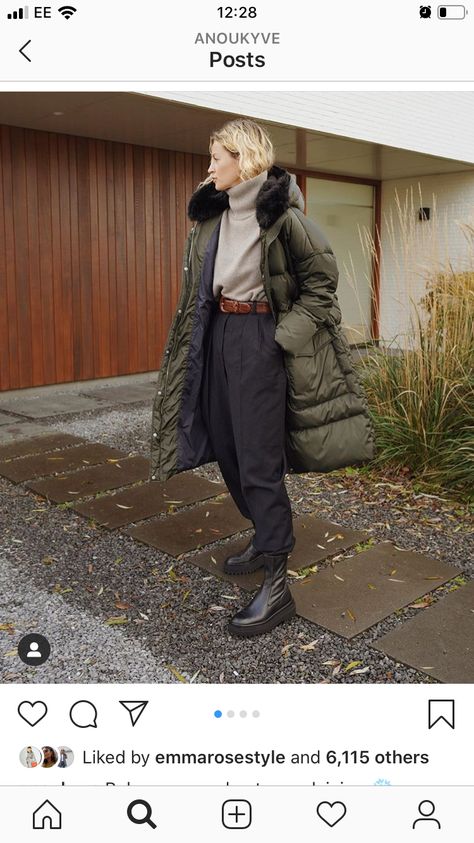 Long Puffer Coat Street Style, Puffer Coat Street Style, Long Puffer Jacket Outfit, Parka Outfit Winter, Apple Picking Outfit Fall, Practical Outfits, Puffer Coat Outfit, Thrifty Style, Parka Outfit