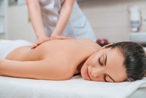 Tui Na Massage: 6 benefits you need to know - WeMystic Natural Massage Oil, Body Massage Oil, Herbal Therapy, Massage Therapy Techniques, Chiropractic Adjustment, Vapor Rub, Healing Oils, Stomach Ache, Body Pain