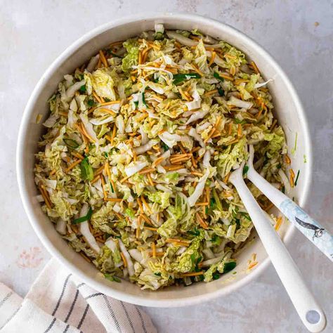 Chang's Famous Noodle Salad Recipe Fried Noodle Salad, Crispy Noodle Salad Recipes, House Dressing Recipe, Crispy Noodle Salad, Vegan Chicken Salad, Chinese Salad, Tofu Burger, Peanut Salad, Eating Green