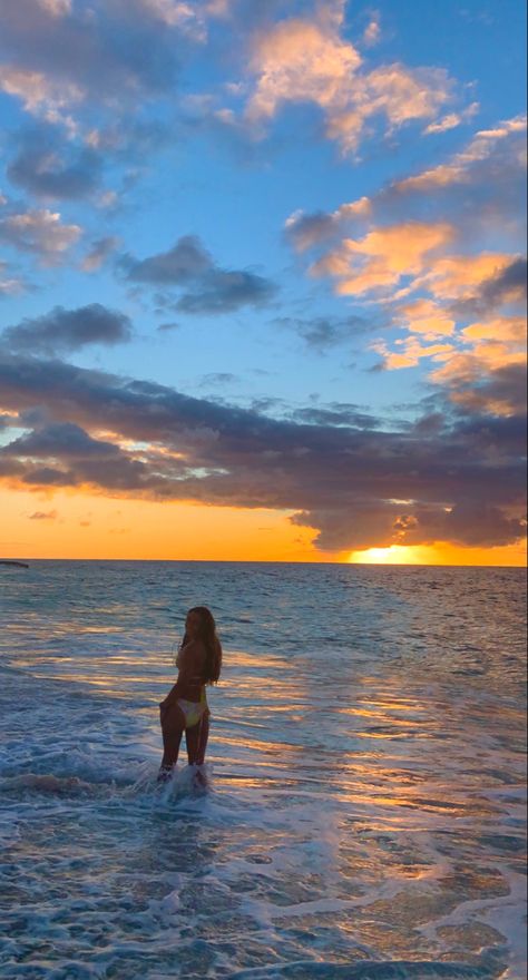 Hawaii Girl Aesthetic, Hawaii Vibes Aesthetic, Hawaii Life Aesthetic, Beach Girlies, Hawaii Beach Photos, Beach Aesthetic Sunset, Vacation With Friends, Girls Trip Destinations, Hawaii Lifestyle